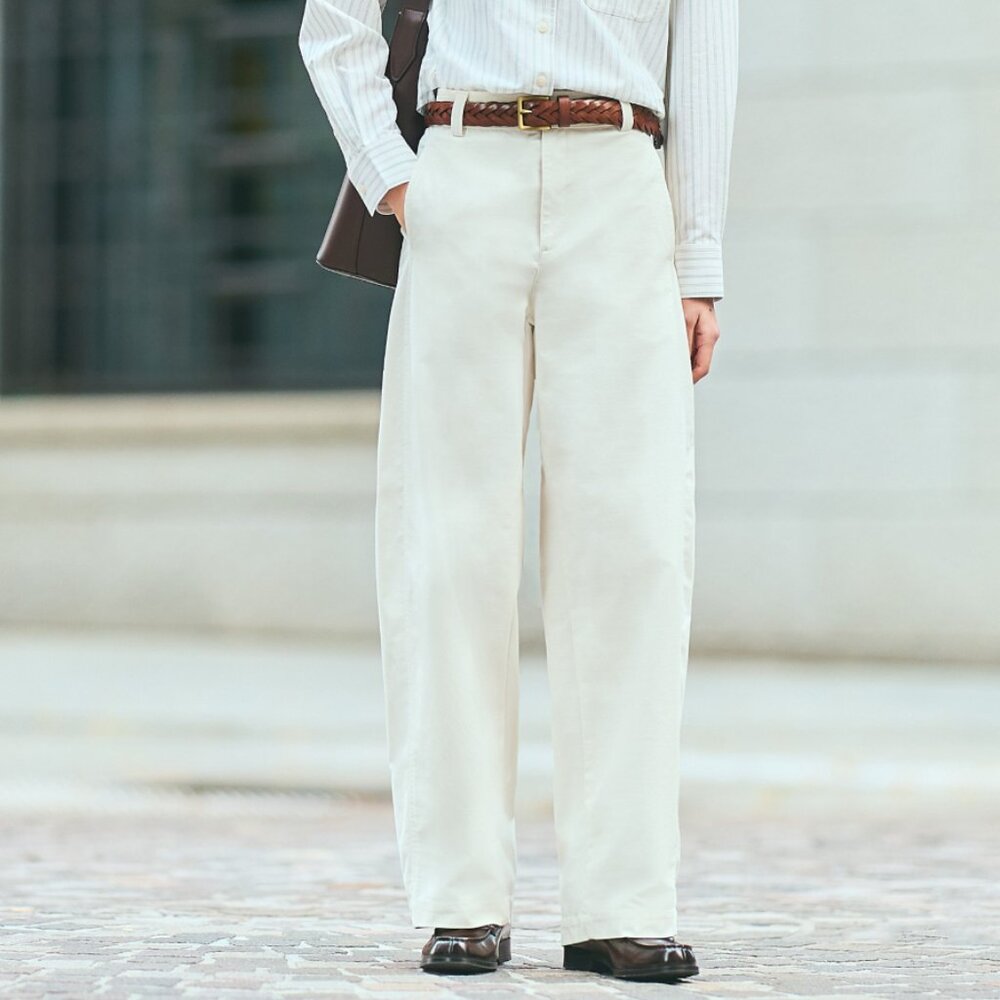 Uniqlo White Relaxed Ankle-Length Mid Rise Jeans (size S)